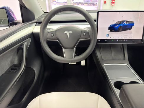 Used 2022 Tesla Model Y Performance AWD/4WD image 25