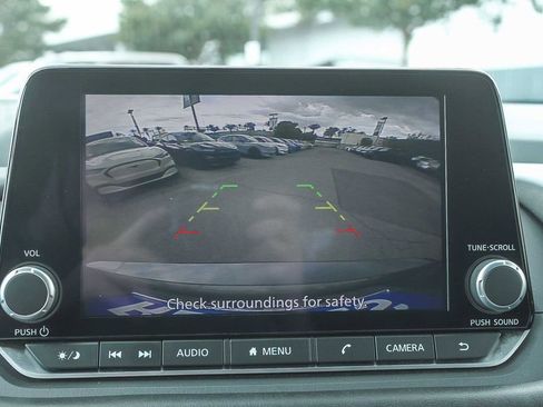 Used 2025 Nissan Rogue SV FWD image 29