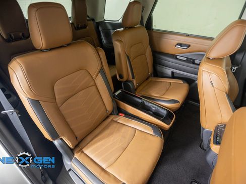Used 2022 Nissan Pathfinder Platinum AWD/4WD image 40