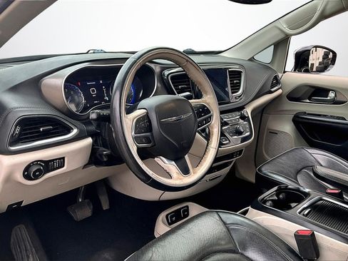 Used 2019 Chrysler Pacifica Limited w/ Tire & Wheel Group image 15