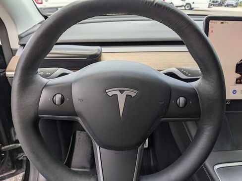 Used 2022 Tesla Model Y Performance AWD/4WD image 32
