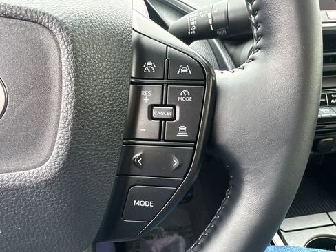 Used 2025 Toyota Prius LE image 32