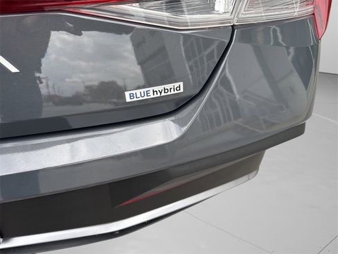 Used 2024 Hyundai Elantra Blue image 30