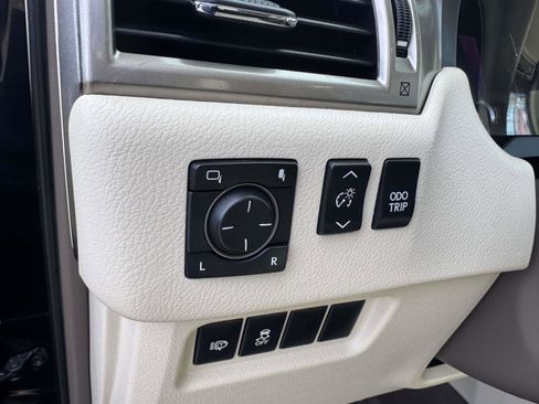 Used 2019 Lexus GX 460 Premium w/ Premium Package image 35