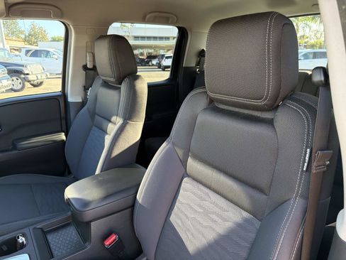 Used 2024 Nissan Frontier SV image 19
