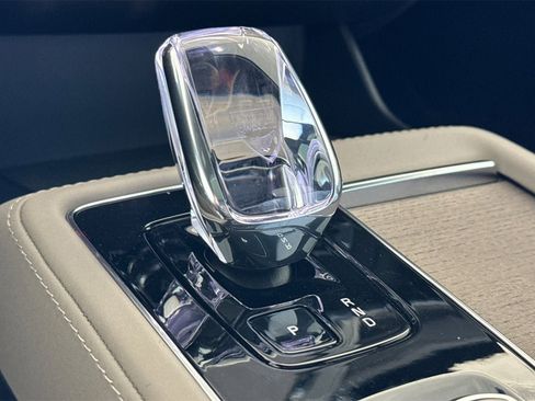 New 2026 Volvo XC90 B6 Plus w/ Protection Package Premier AWD/4WD image 22