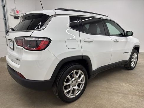 Used 2023 Jeep Compass Latitude AWD/4WD image 5
