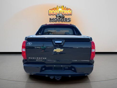 Used 2013 Chevrolet Avalanche LTZ AWD/4WD image 4