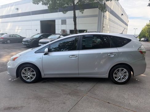 Used 2013 Toyota Prius V Five FWD image 7