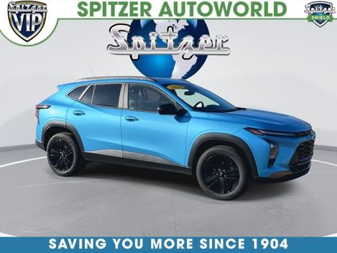 Used 2025 Chevrolet Trax ACTIV w/ Sunroof Package image 2
