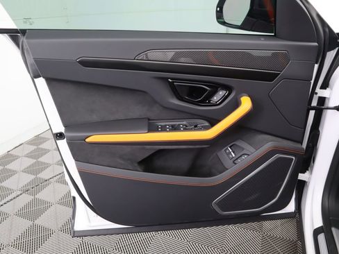 Used 2025 Lamborghini Urus S AWD/4WD image 25