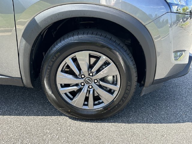 Certified 2025 Nissan Pathfinder SV FWD image 14