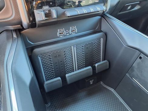 New 2026 RAM 2500 Laramie w/ Night Edition AWD/4WD image 7