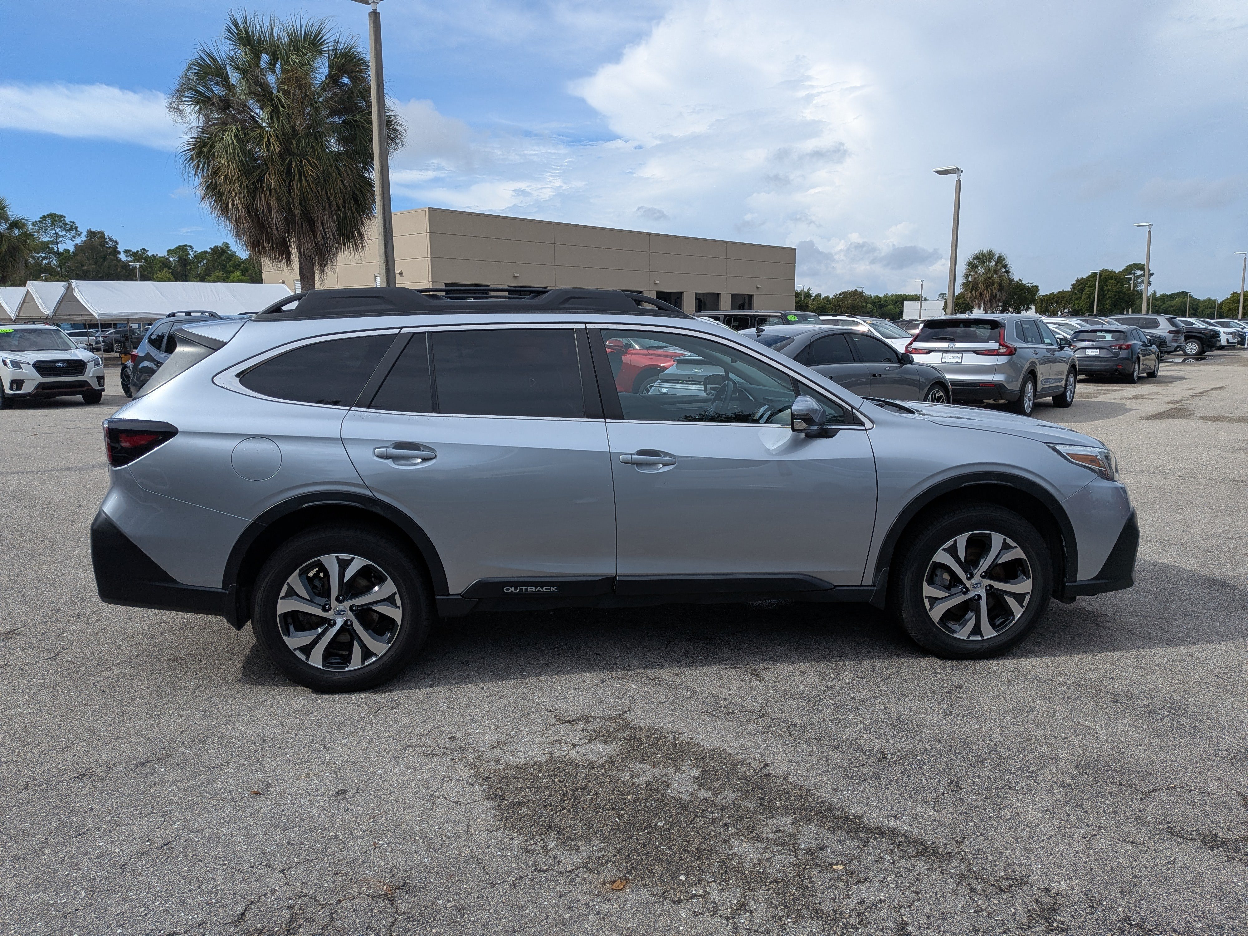 Certified 2022 Subaru Outback Limited AWD/4WD image 3