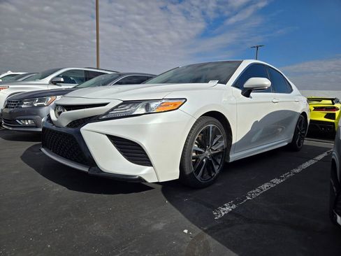 Used 2020 Toyota Camry XSE image 2