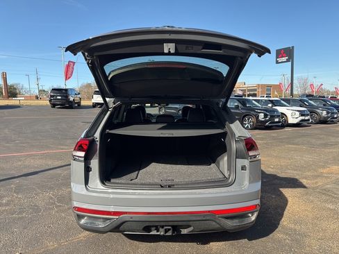 Used 2024 Volkswagen Atlas Cross Sport SE image 8