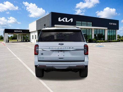 Used 2024 Ford Expedition Limited AWD/4WD image 6