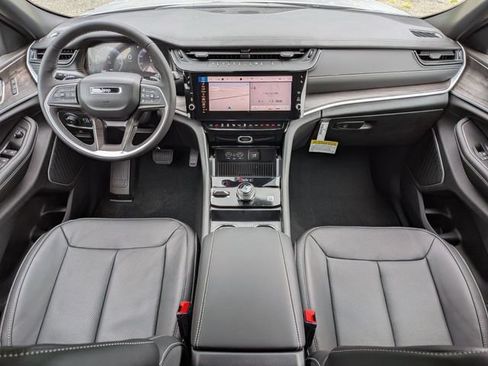 New 2026 Jeep Grand Cherokee Limited AWD/4WD image 16