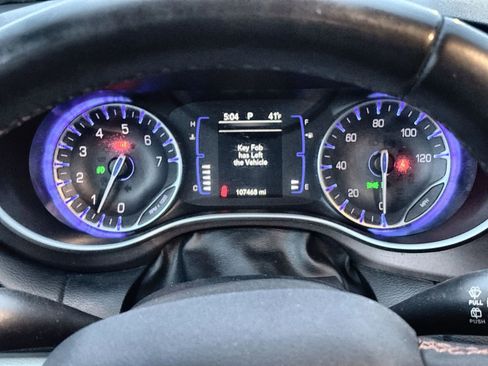 Used 2018 Chrysler Pacifica Touring-L image 10