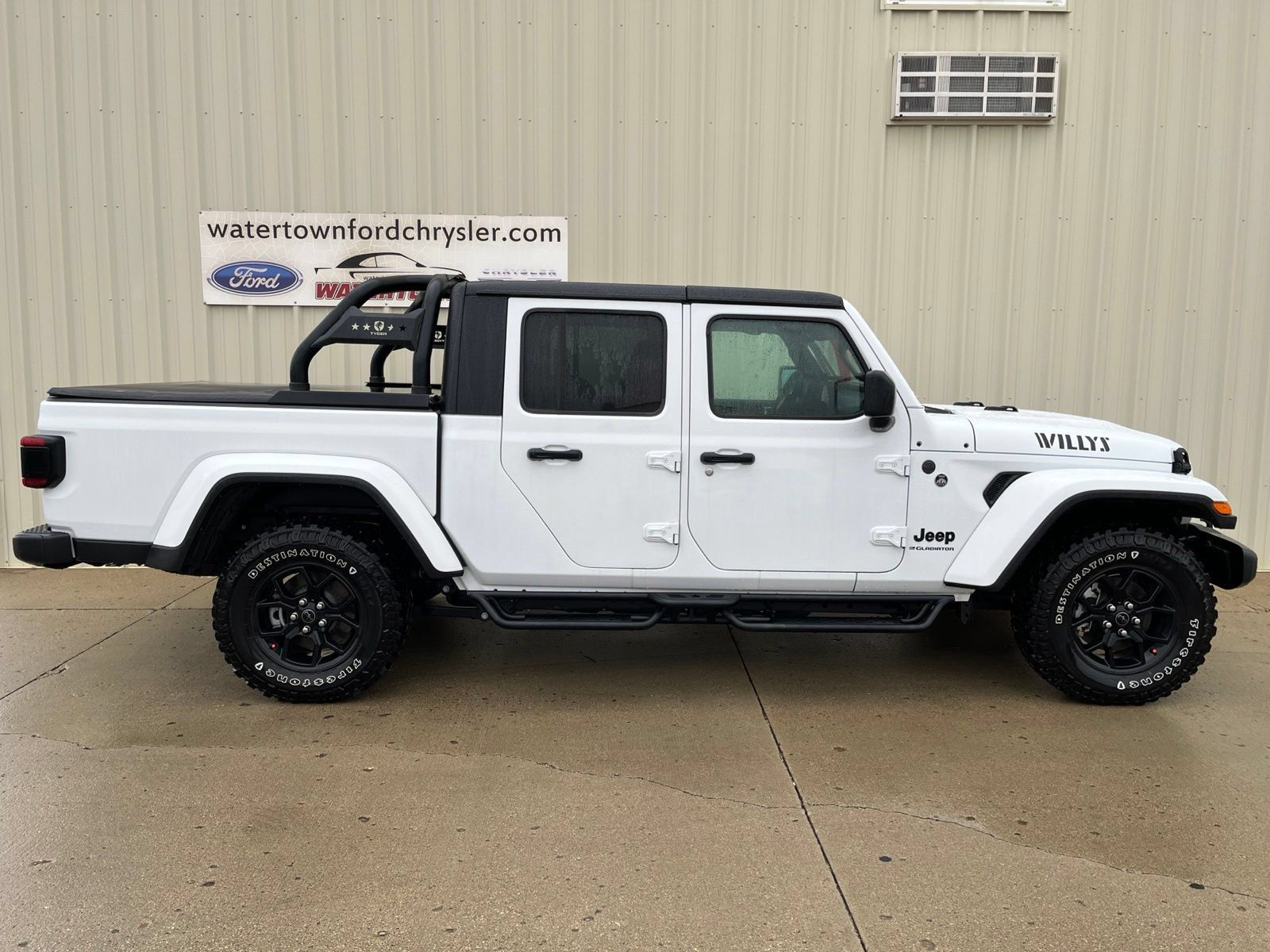 Used 2024 Jeep Gladiator Sport AWD/4WD image 1