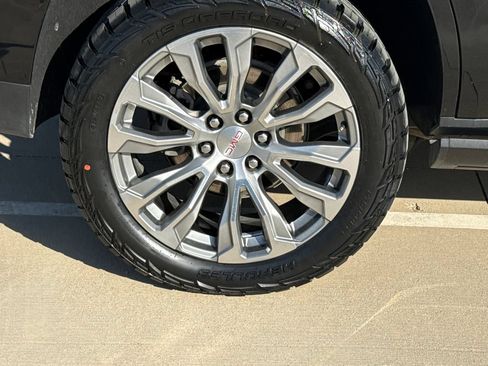 Used 2023 GMC Yukon Denali AWD/4WD image 10