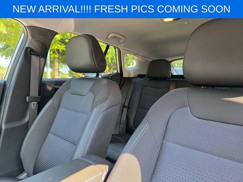 Used 2025 Chevrolet Trax LT FWD image 8