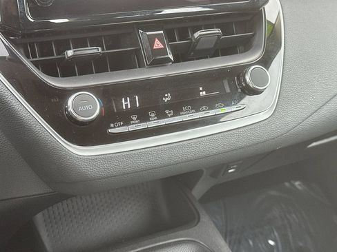 Used 2025 Toyota Corolla LE image 19