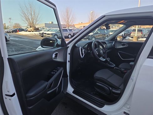 Certified 2023 Kia Soul LX w/ LX Technology Package image 12
