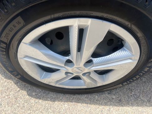 Used 2022 Nissan Kicks S FWD image 39