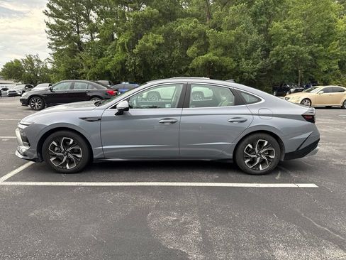 Used 2025 Hyundai Sonata SEL FWD image 2