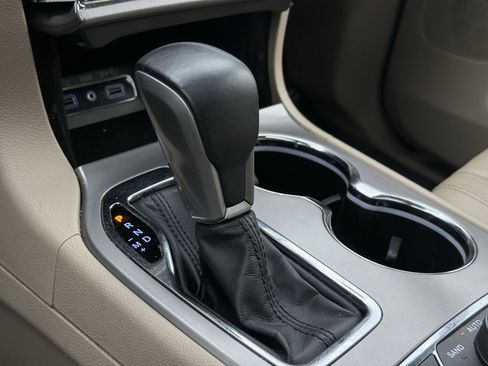 Used 2021 Jeep Grand Cherokee Limited image 31