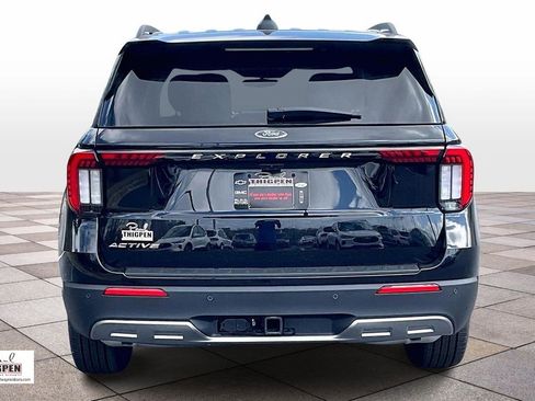 New 2026 Ford Explorer Active w/ Active Comfort Package image 4