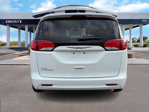 Used 2021 Chrysler Voyager Lxi image 5