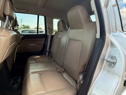Used 2014 Jeep Compass Latitude FWD image 12