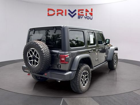 Used 2025 Jeep Wrangler Unlimited Rubicon AWD/4WD image 5