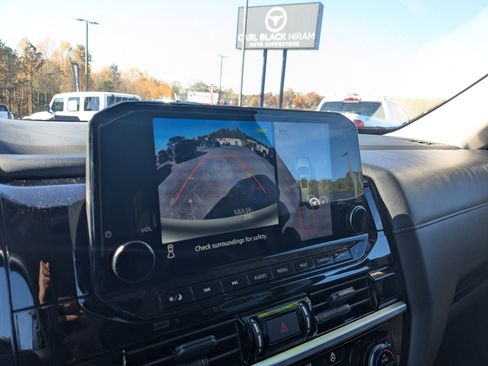 Used 2025 Nissan Pathfinder SL image 17