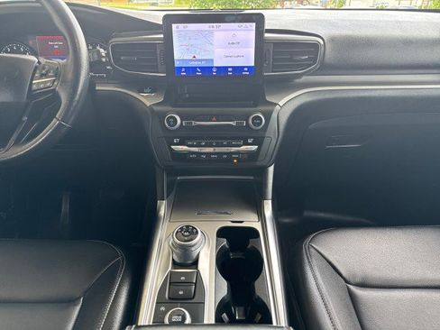 Used 2020 Ford Explorer XLT w/ Equipment Group 202A AWD/4WD image 10