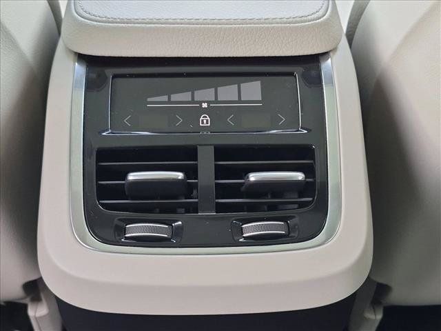 Used 2021 Volvo XC90 T6 Momentum w/ Protection Package Premier AWD/4WD image 17