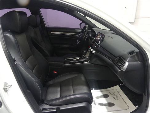 Used 2018 Honda Accord Sport image 21
