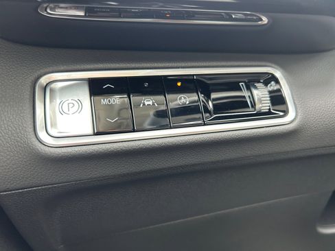 Used 2025 Buick Envision Avenir AWD/4WD image 25