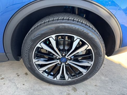 Used 2022 Ford Escape SE w/ SE Sport Appearance Package image 10