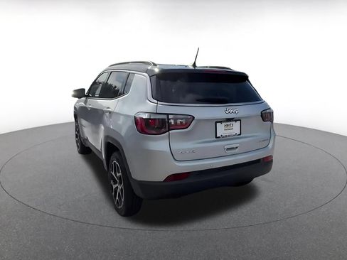 Used 2025 Jeep Compass Limited AWD/4WD image 9