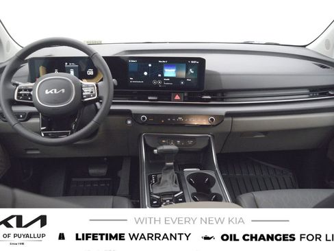 New 2026 Kia Carnival EX FWD image 17