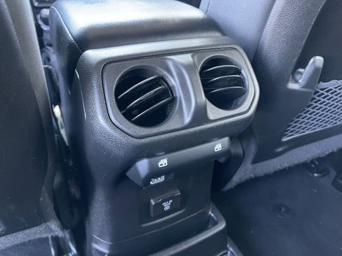 Used 2024 Jeep Wrangler Unlimited Rubicon 4xe AWD/4WD image 16