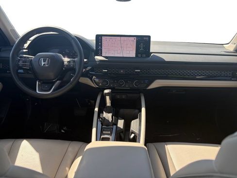 Used 2025 Honda Accord Touring image 12