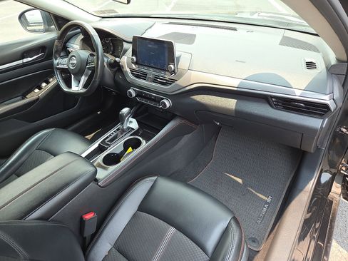 Used 2024 Nissan Altima 2.5 SR FWD image 14