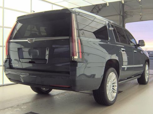 Used 2020 Cadillac Escalade ESV Platinum image 3
