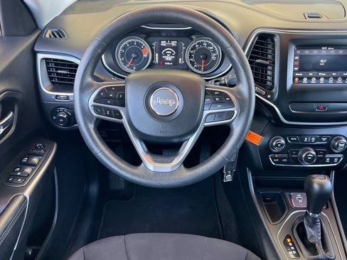 Used 2019 Jeep Cherokee Latitude w/ Popular Appearance Group FWD image 16