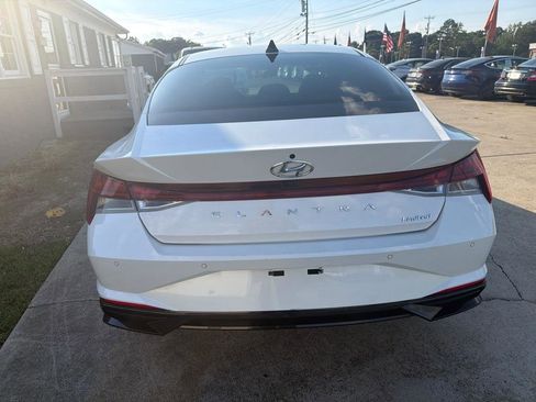 Used 2022 Hyundai Elantra Limited FWD image 9