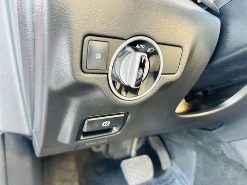 Used 2019 INFINITI QX30 w/ Navigation Package image 18